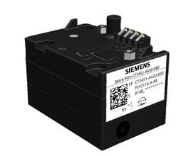 Sort pneumatisk blok til enkeltvirkende ventiler fra Siemens, model C73451-A430-D80, set skråt forfra med tilslutninger øverst.