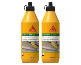 To flasker SikaBond-545 lim i gul med sorte kapsler og sorte låg, den ene lys og den anden mørk. Flaskerne indeholder 750 ml.
