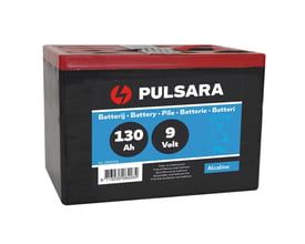 Pulsara Hybrid Alkaline 9V 130Ah lille batteri med rød top og sort kabinet, der viser 130 Ah og 9 Volt.
