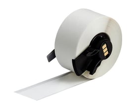 Brady M6C-1000-595-WT hvid vinyl tape, 25,4 mm bred, vist som en rulle med tape trukket ud.