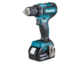 Makita DDF485RTJ3 bore-/skruemaskine i tættere vinkel med 18V 5,0Ah batteri, der fremhæver kulfri motorteknologi og ergonomisk greb.