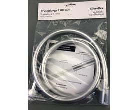 K. Neerskov krom bruseslange 1500 mm med 1/2" omløber og 1/2" konus, vist i emballage med Silverflex, anti-twist og antibakteriel mærkning.
