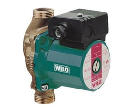Brugsvandspumpe fra Wilo, model Star z 20/7-3-150, med bronzehus, grønt pumpehus og sort koblingsboks.