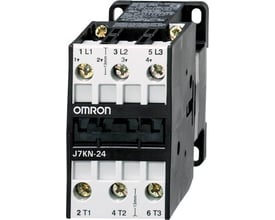 Omron J7KN-40 3-polet kontaktor med 40A, 18,5kW AC-3 og 24 VAC spole på hvid baggrund.