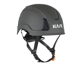 Antracitgrå Kask Primero AIR sikkerhedshjelm med justerbar hagerem og ventilationsåbninger.