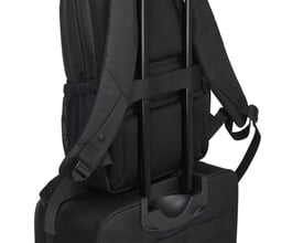 Sort Dicota Eco Backpack SCALE til 15–17,3” set bagfra med polstrede stropper og fastgørelse til kuffert.