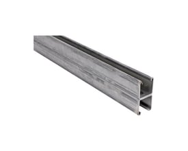 Walraven Rapidstrut dobbelt profilskinne i rustfrit stål, 6 meter, set skråt med de åbne profilender synlige.