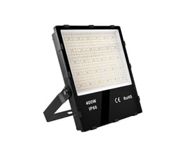 Sort 400 W LED-projektør med stort lysfelt, monteringsbøjle og dagslys til professionel belysning.