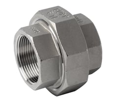 Union fitting i rustfrit stål AISI 316 med 1/2" muffegevind og indbygget PTFE pakning, mærket med 4408 og ISO 228-1G.