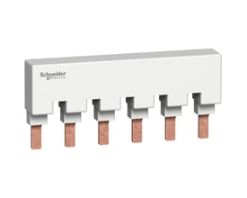 Tættere på Schneider Electric Multi 9 sløjfeskinne, 2P, 6 moduler, der viser dens indgange og kobberstifter på en ren overflade.