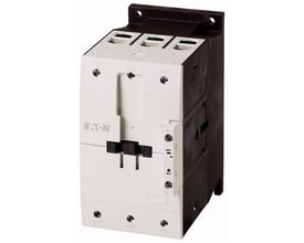 Eaton DILM115-RAC240 3-polet kontaktor med 55kW effekt og RAC 240 spole, viser skrueterminaler på hvid baggrund.