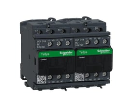 Nærbillede af Schneider Electric TeSys D kontaktor, der viser 3-polede kontakter, mærkning 'LC1 D18 BD 24V DC' og grønne TeSys mærker.