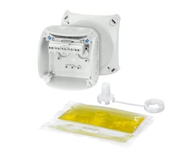 Detaljeret visning af Hensel forgreningsdåsen WP0202G med den åbne låge, hvor 5-polet klemme og kabeldimensioner ses tydeligt.