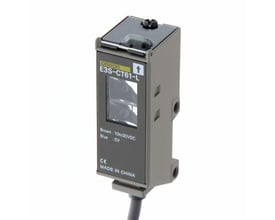 Omron fotoelektrisk sensor E3S-CT61-L med 5 meter kabel, hus af trykstøbt zink og tydelig mærkning af E3S-CT61-L.