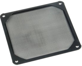 Sort AKASA-blæserfilter GRM120-AL01-BK i aluminium med finmasket flade og monteringshuller i hjørnerne.