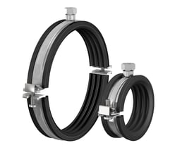 Flamco rørophæng BSA, M8/10, til 62-64 mm rør, viser to størrelser med sort gummi og metalbånd.