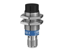 Schneider Electric induktiv sensor XS2 M18 med 16 mm tasteafstand, PNP NO udgang og M12 stik, med monteringsmøtrikker og sort top.