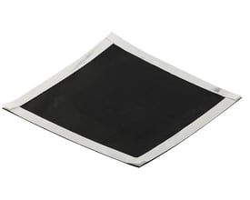 Metalbestos membrangennemføring 400x600mm i sort gummi med hvide tapekanter, ideel til tætte bygninger.