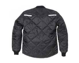 Kansas Termojakke Quilt 4810, sort, set bagfra med hvid refleks på skulderen og diamantquiltning. Jakken er i 2XL og lavet af 100% polyester.