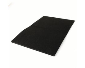 Nordic Quality universelt kulfilter i sort polyester og aktivt kul, 57 x 47 cm, vist på hvid baggrund.