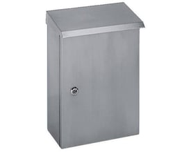 Schneider Electric regntag i rustfrit stål 304L, mål 300x200 mm, med lukket dør og lås for beskyttelse.