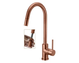 ADORA Imperia Flex U køkkenarmatur i rose gold brushed finish, vist med udtræksslange og hvid baggrund.
