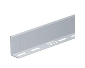 Nærbillede af en stump af Legrand Cablofil COT-54-X deleskinne, der viser dens 54 mm højde og varmgalvaniserede stålfinish.