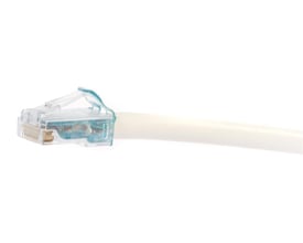 CommScope SYSTIMAX 360 GigaSPEED X10D patchkabel i Kategori 6A, hvid farve, med 5ft/1.53m længde og LSZH-kappe.