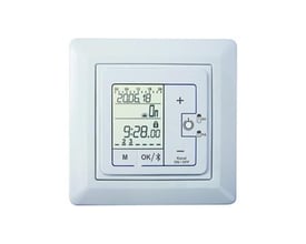 MM7592 Astro 2-fases timer med hvidt firkantet kabinet og et digitalt display, der viser dato, tid og indstillingsikoner.