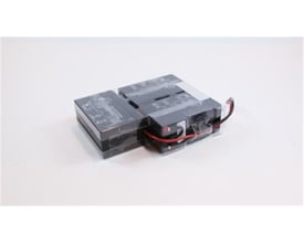 Eaton Easy Battery+ batteripakke EB009SP med tre 12 V-batterier og synlige røde og sorte tilslutningskabler.