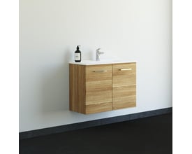 Dansani Mido+ møbelsæt i varm eg med Amber Mini vask monteret på en hvid væg i et moderne badeværelse.