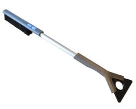 Sprehn isskraber med børste i aluminium, 77 cm, med langt sølvfarvet skaft, sort børste og vendbar klinge.