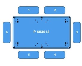 Teknisk tegning af Fibox kassebund i polyester, 600 × 370 × 130 mm, med markerede huller langs kanten.