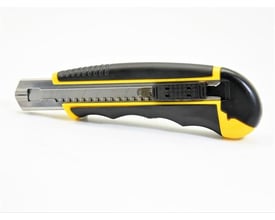 Ironside knæk-af-kniv med 18 mm klinge og autolås, sort og gul med metalhus og ergonomisk greb.