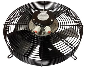 Polet MA 4-polet ventilator med 355 mm vingediameter, 1300 omdr./min. og 177 W, set forfra med sort gitter og vinger.