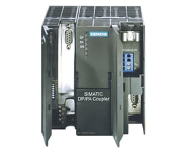 Siemens SIMATIC DP/PA Coupler modul 6ES7157-0AD82-0XA0 med Profibus-DP og Profibus-PA tilslutninger.