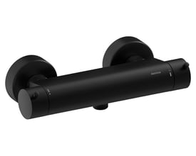 Damixa Iris termostatbatteri i mat sort messing med 2-grebs betjening og synlig vandtilslutning forneden.