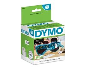 DYMO LabelWriter prisskilt etiketter 10x19 mm med 1500 stk i pakke, viser en rulle etiketter og solbriller med pris mærket.
