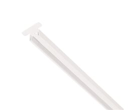 SG Armaturen T-profil ophængsskinne på 600 mm i hvidt stål, viser skinnens profil og monteringsdetaljer.