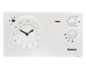 Hvid Theben RAMSES 722 rumtermostat med ur, vist forfra med urskive, temperaturknapper og varmeindikator.
