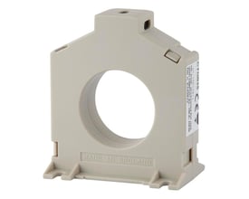 Carlo Gavazzi jordfejlstransformer til DEA/DEB med rund åbning på 35 mm, vist forfra i lysegråt hus.