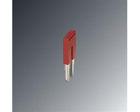 Phoenix Contact indlægsbro FBS 2-6, 2P, rød, isoleret på en grå baggrund og fremhæver dens kompakte design.