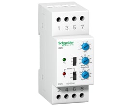 Schneider Electric iRCI strømrelæ til 230V med 8A og 1CO, hvidt plastikhus med blå drejeknapper og indikatorlamper.
