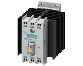 Siemens 3RF2 solid-state kontaktor i 3-faset design med 20A, 48-600V og fjederklemme tilslutning, udstyret med køleplade.