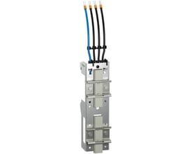 Schneider Electric strømaftager 3F 25A K5PA232 er en 4-polet samleskinne med tilslutningsledninger, der er klar til installation.