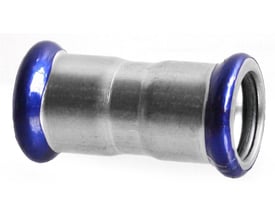 Unico dobbeltmuffe i rustfrit stål til 54mm pressfittings med blå EPDM O-ring og klar til montering.