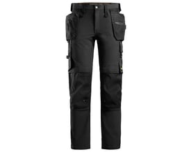 Frontvisning af sorte Snickers 6271 arbejdsbukser med fuld stretch, fremhævet med mange funktionelle lommer og Cordura® detaljer.