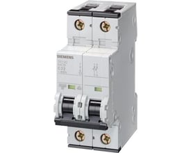 Siemens SENTRON 5SY4213-6 automatsikring, 2-polet og 13 A, set skråt forfra med to sorte betjeningsgreb.