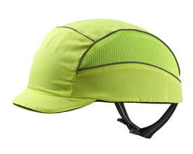 Gul Activewear BumpCap 2.0 Air bump cap med kort skærm, perforeret panel og justerbar rem set skråt fra siden.