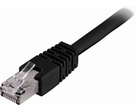 Deltaco Cat6 patchkabel på 3 meter i sort med F/UTP-skærmning og LSZH materiale, viser RJ45-stikket.